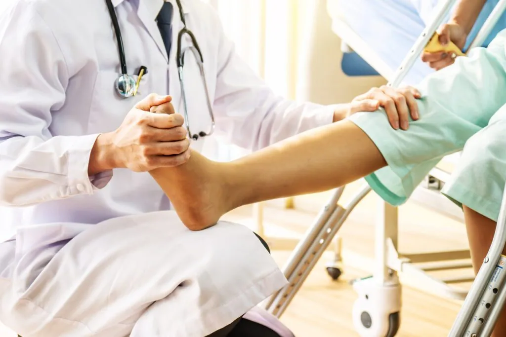 Nearby Orthopedic Surgeons in Swargate, Pune: Expert Bone & Joint Care at Lopmudra Meera Hospital